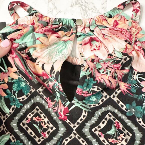 White House Black Market Floral Halter Top - Picture 9 of 9